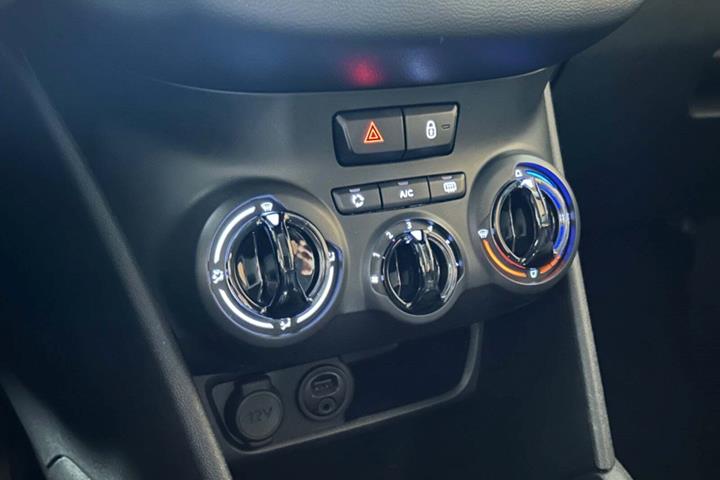 Sort Peugeot 208 fra 2015