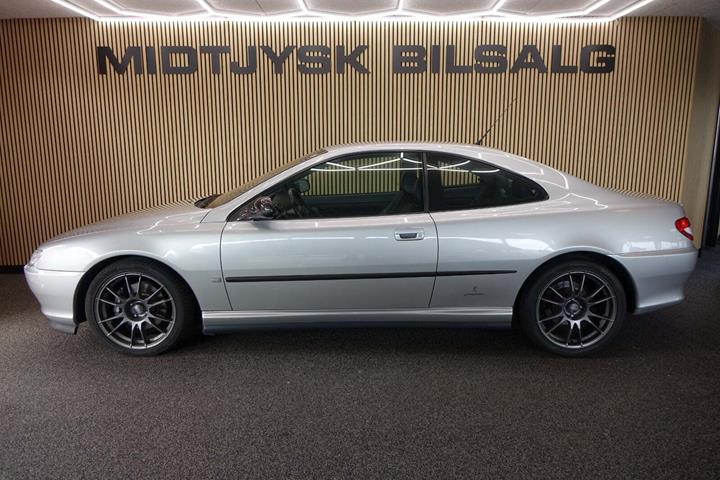 Sølv Peugeot 406 fra 2003