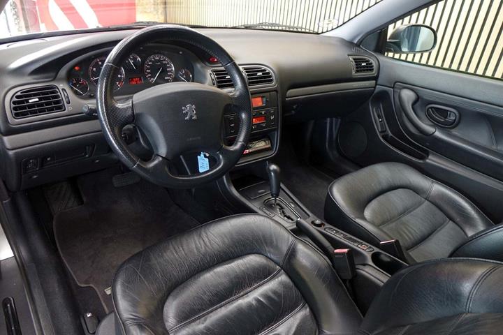Sølv Peugeot 406 fra 2003
