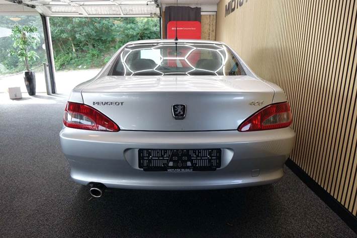Sølv Peugeot 406 fra 2003