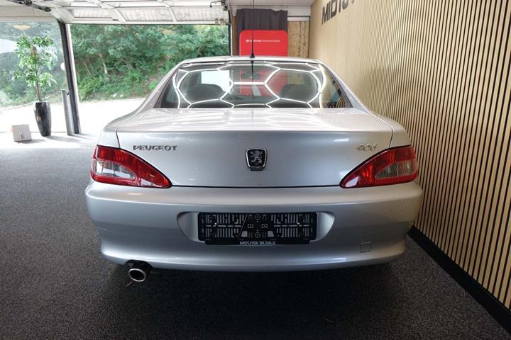 Sølv Peugeot 406 fra 2003