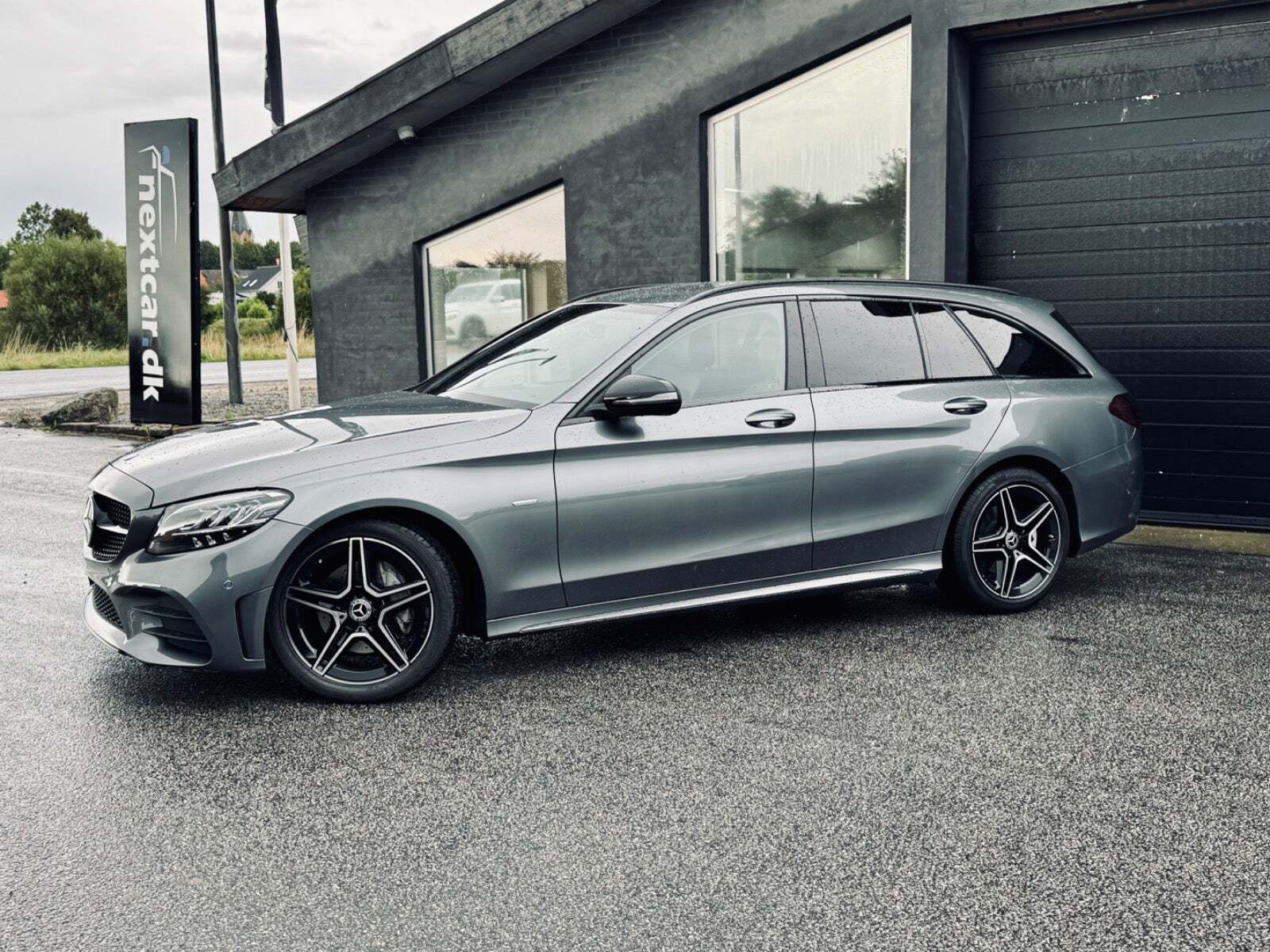 Grå Mercedes C220 d fra 2021