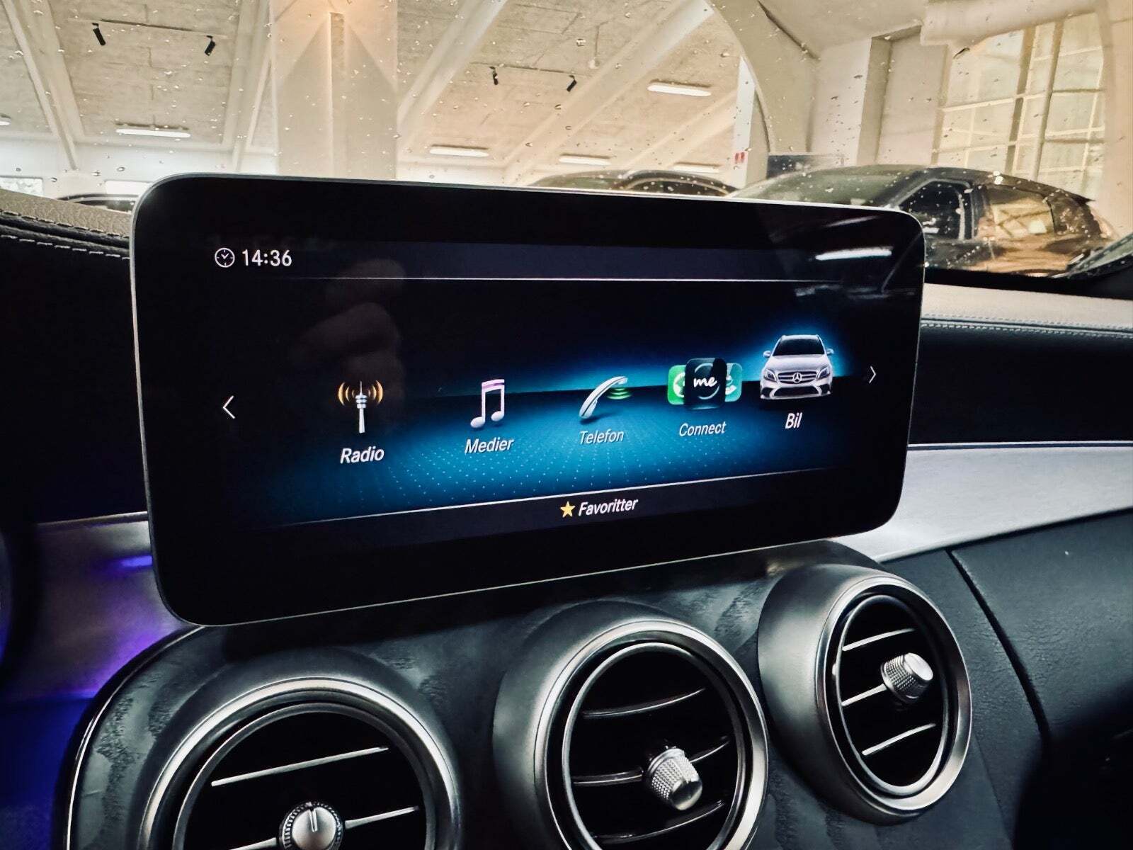 Grå Mercedes C220 d fra 2021