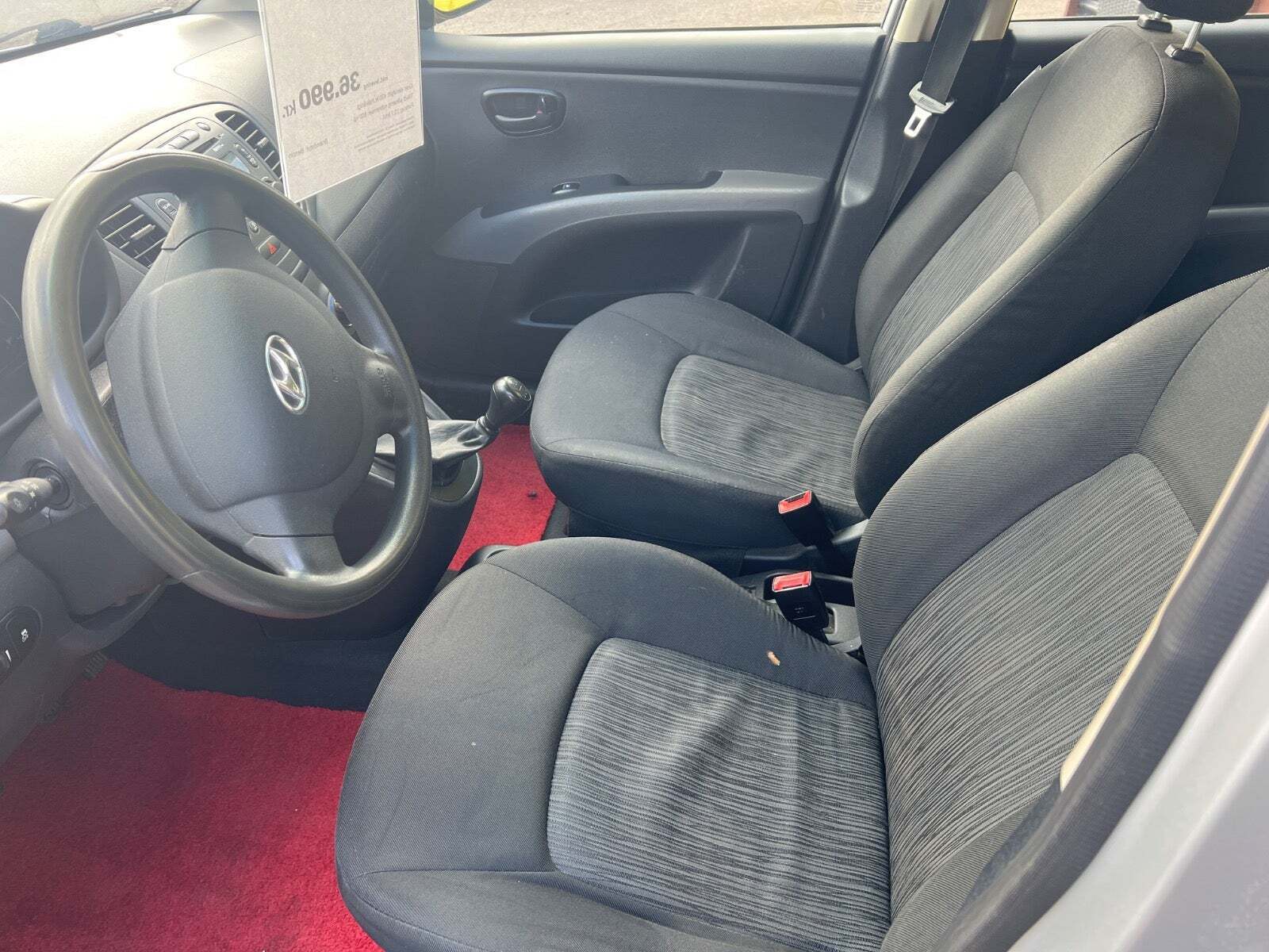 Sølv Hyundai i10 fra 2012