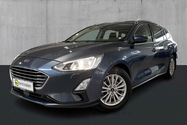 Blå Ford Focus fra 2019 set udefra