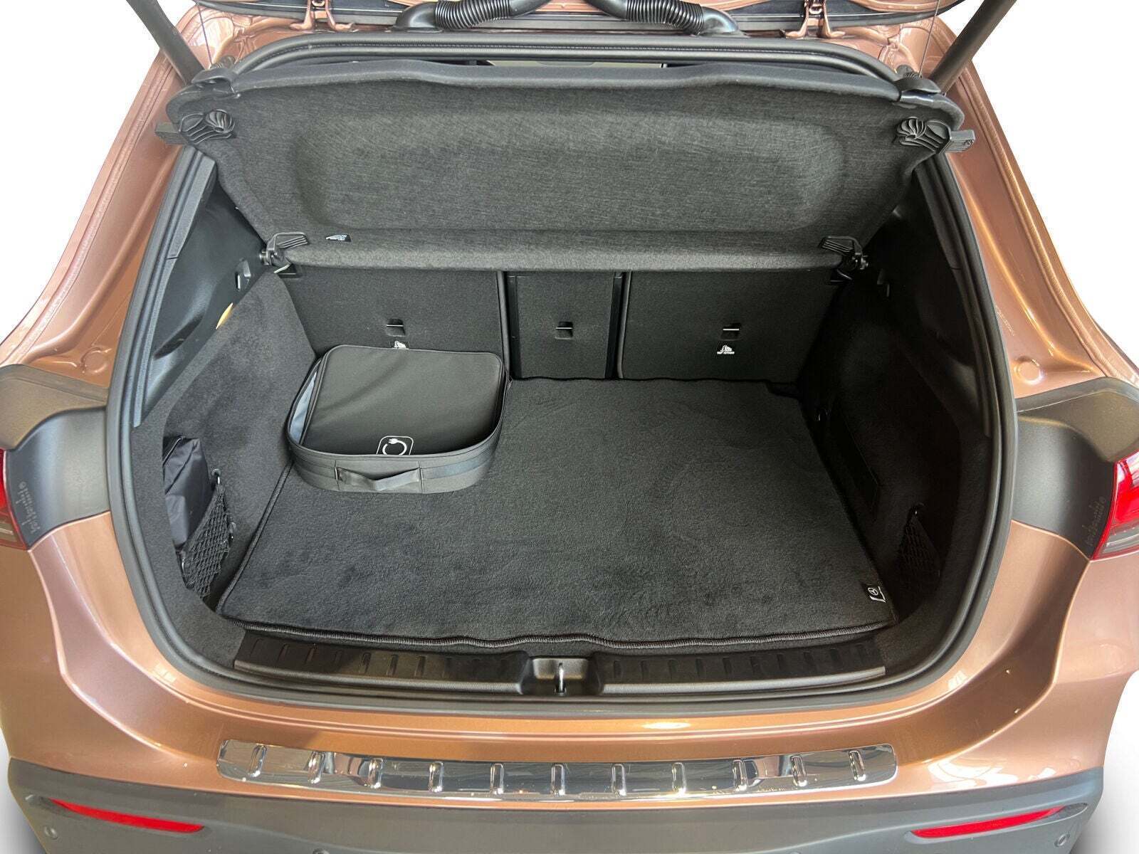 Bronze Mercedes EQA350 fra 2023