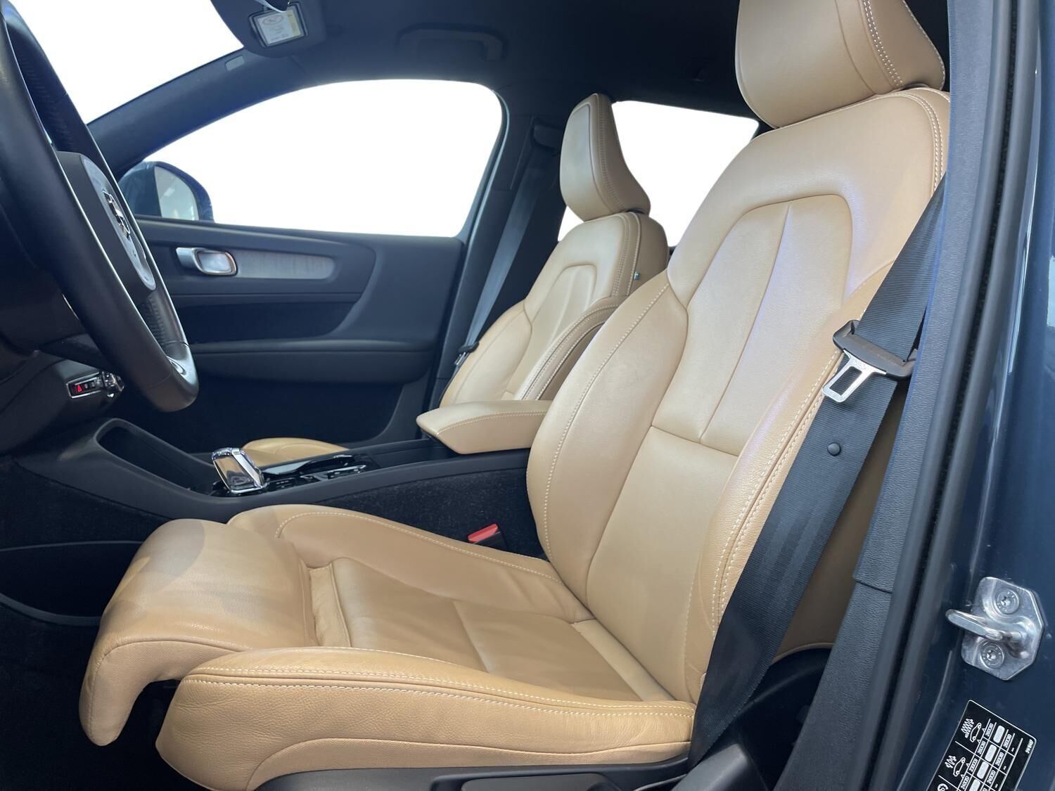 Blå Volvo XC40 fra 2020