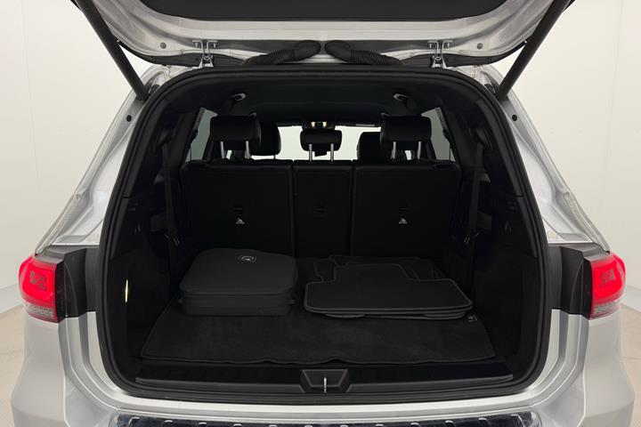 Sølv Mercedes EQB300 fra 2023