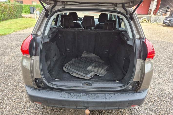 Grøn Peugeot 2008 fra 2015