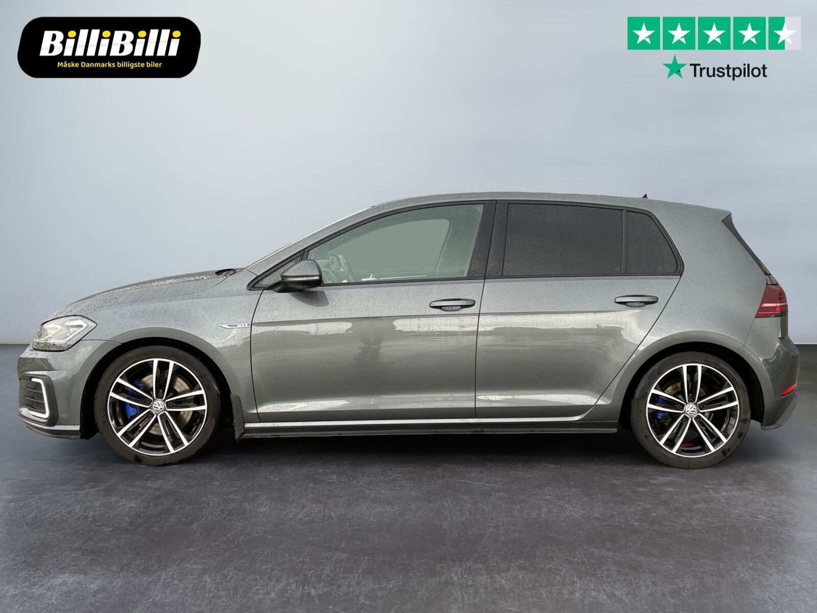 Beige VW Golf VII fra 2020