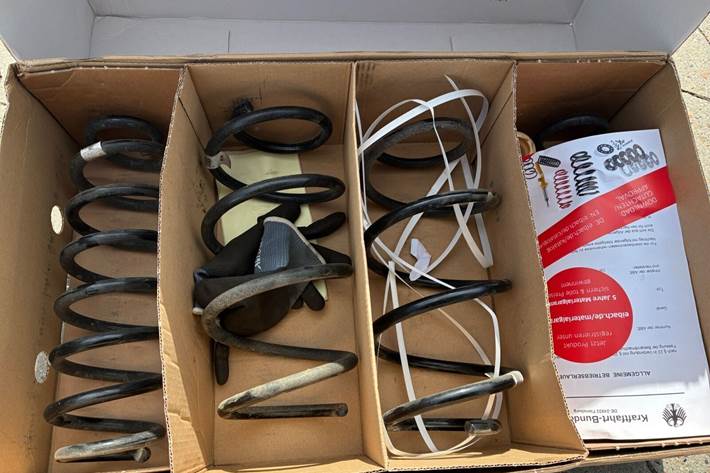 Beige VW Golf VII fra 2020