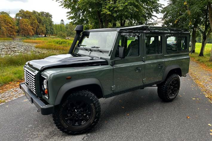 Grøn Land Rover Defender 110 fra 2013