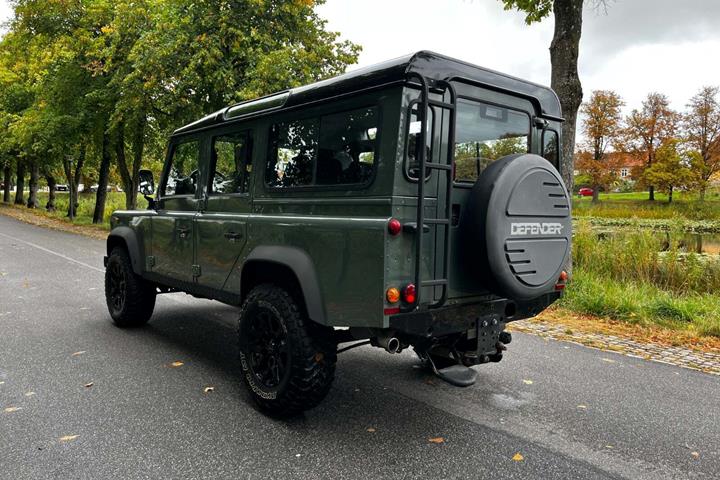 Grøn Land Rover Defender 110 fra 2013