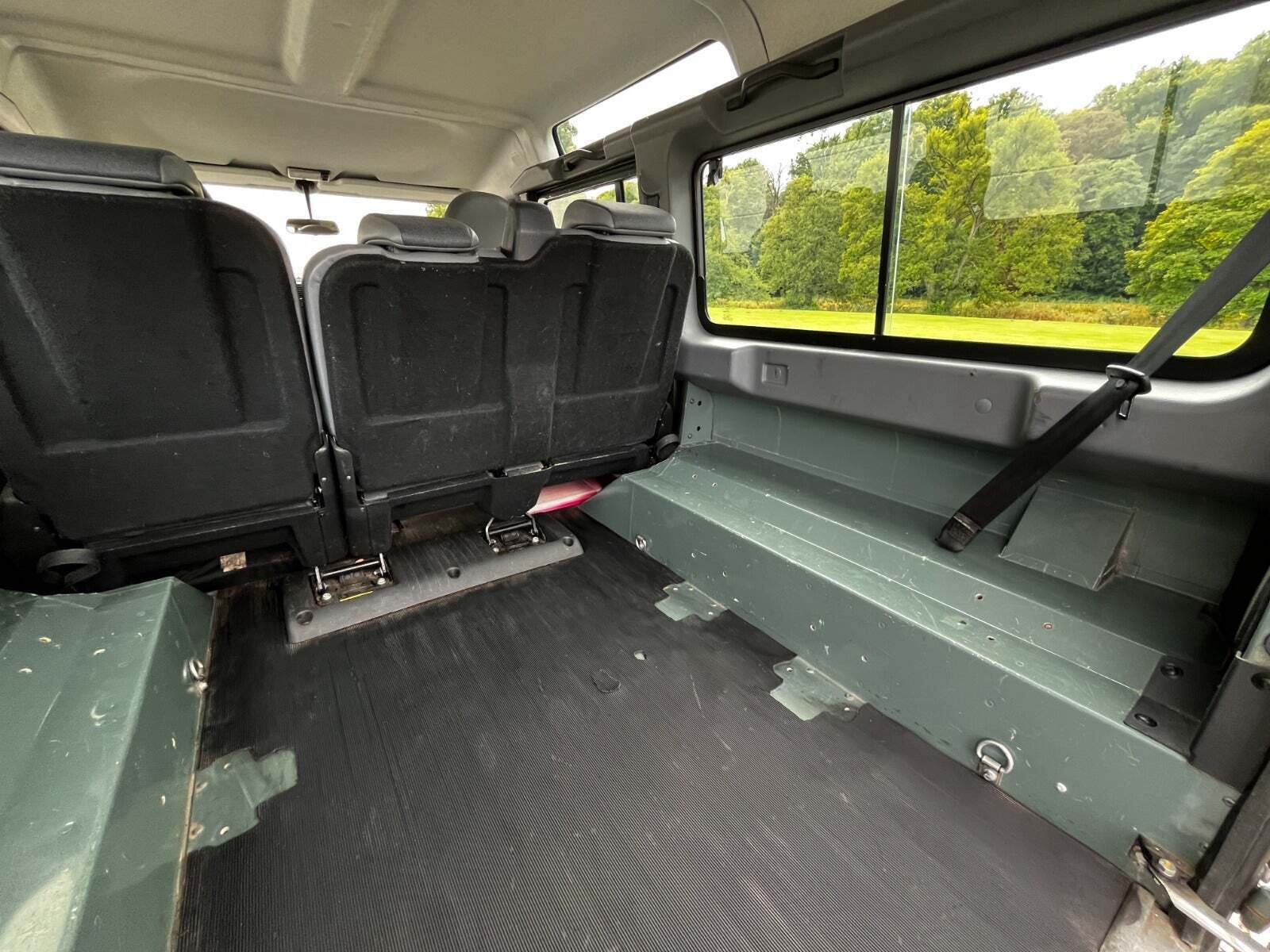 Grøn Land Rover Defender 110 fra 2013