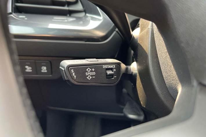 Hvid Audi Q4 e-tron fra 2024