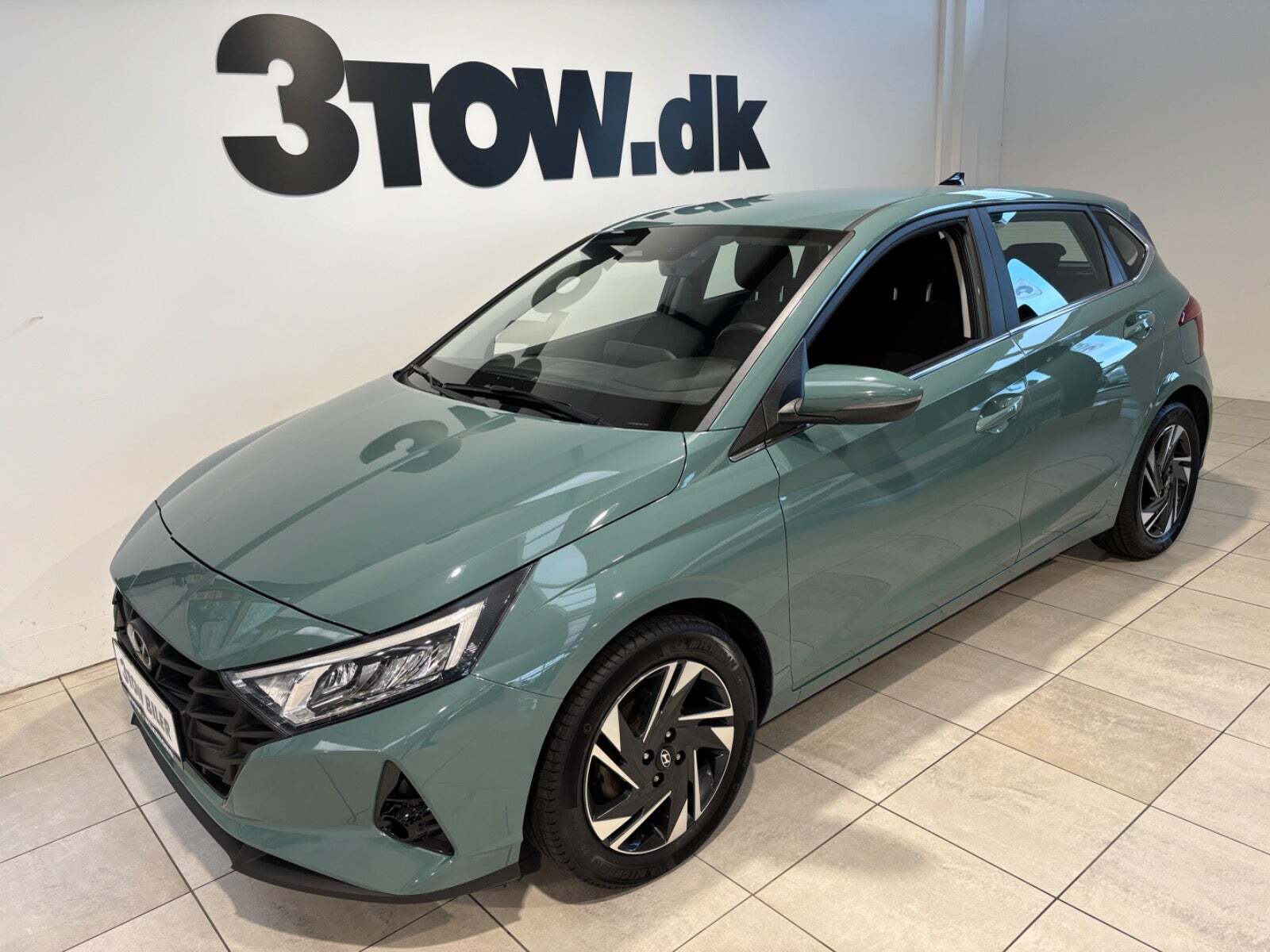 Grøn Hyundai i20 fra 2023 set udefra