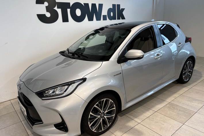 Sølv Toyota Yaris fra 2021 set udefra