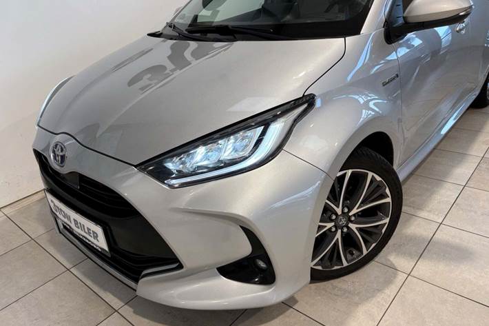 Sølv Toyota Yaris fra 2021