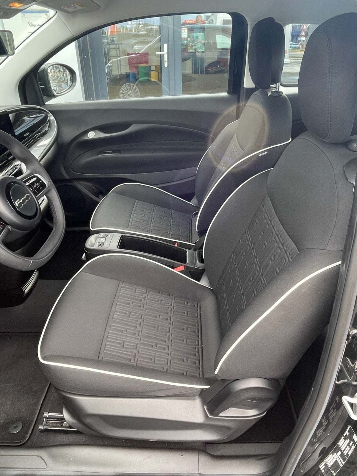 Sort Fiat 500e fra 2023