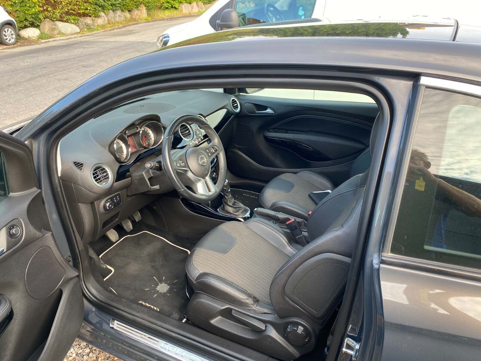 Sort Opel Adam fra 2015