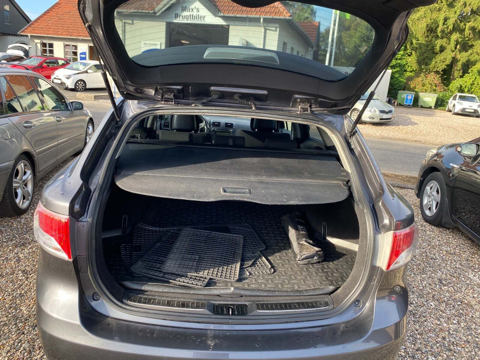 undefined Toyota Avensis fra 2010