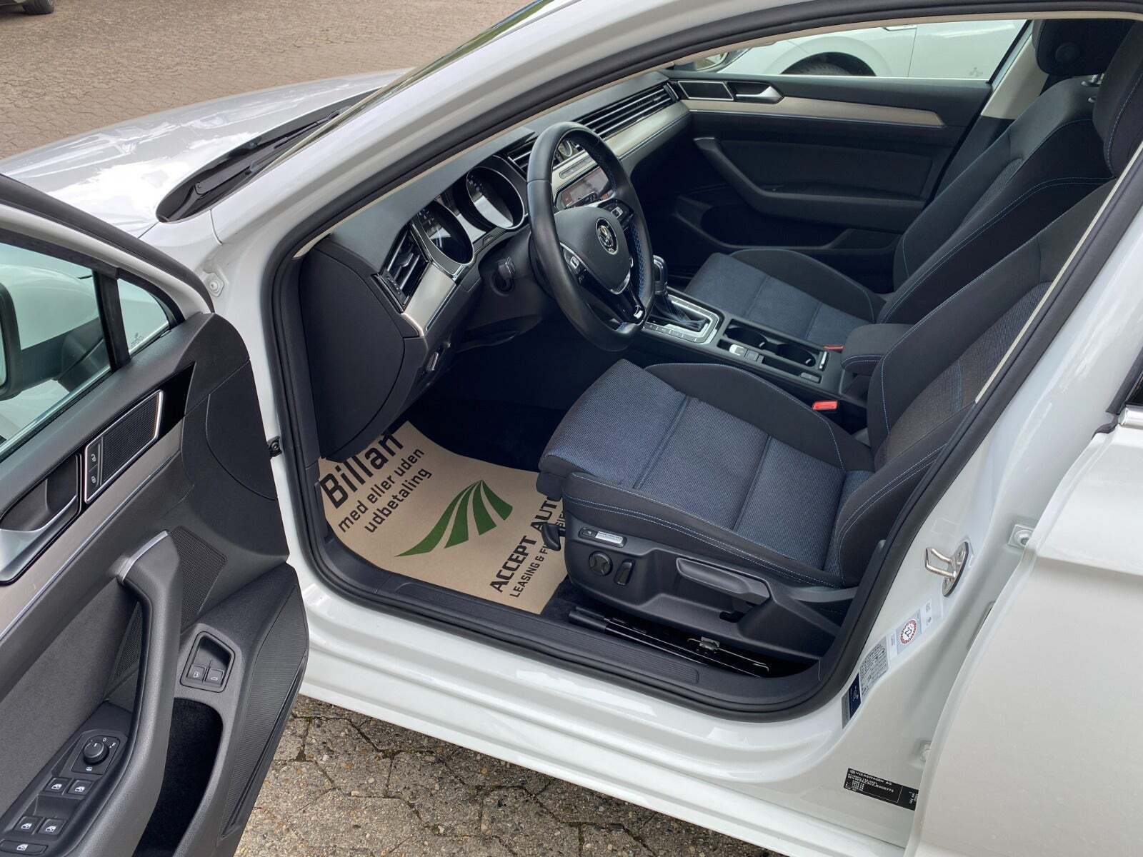 Hvid VW Passat fra 2017