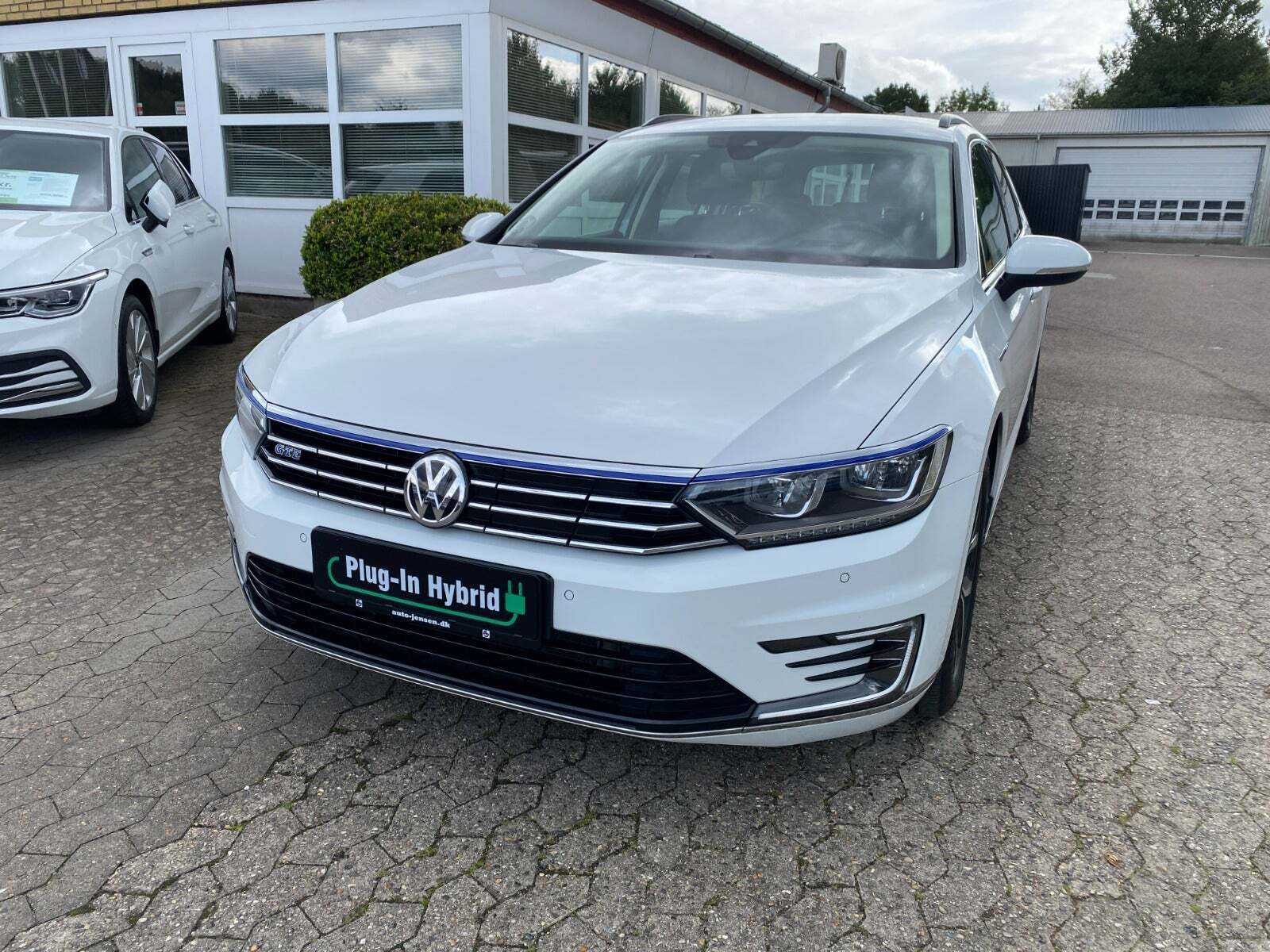 Hvid VW Passat fra 2017