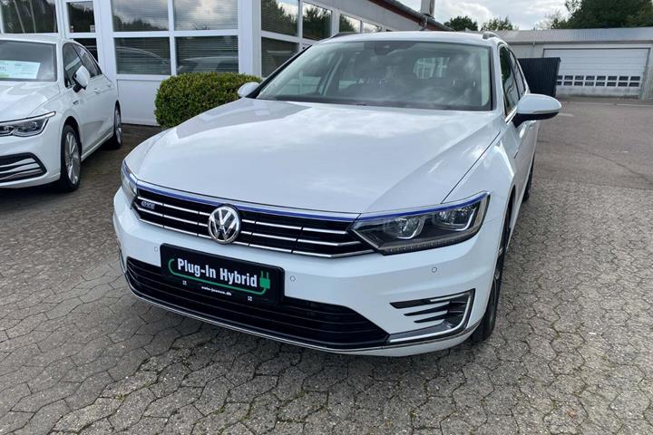Hvid VW Passat fra 2017