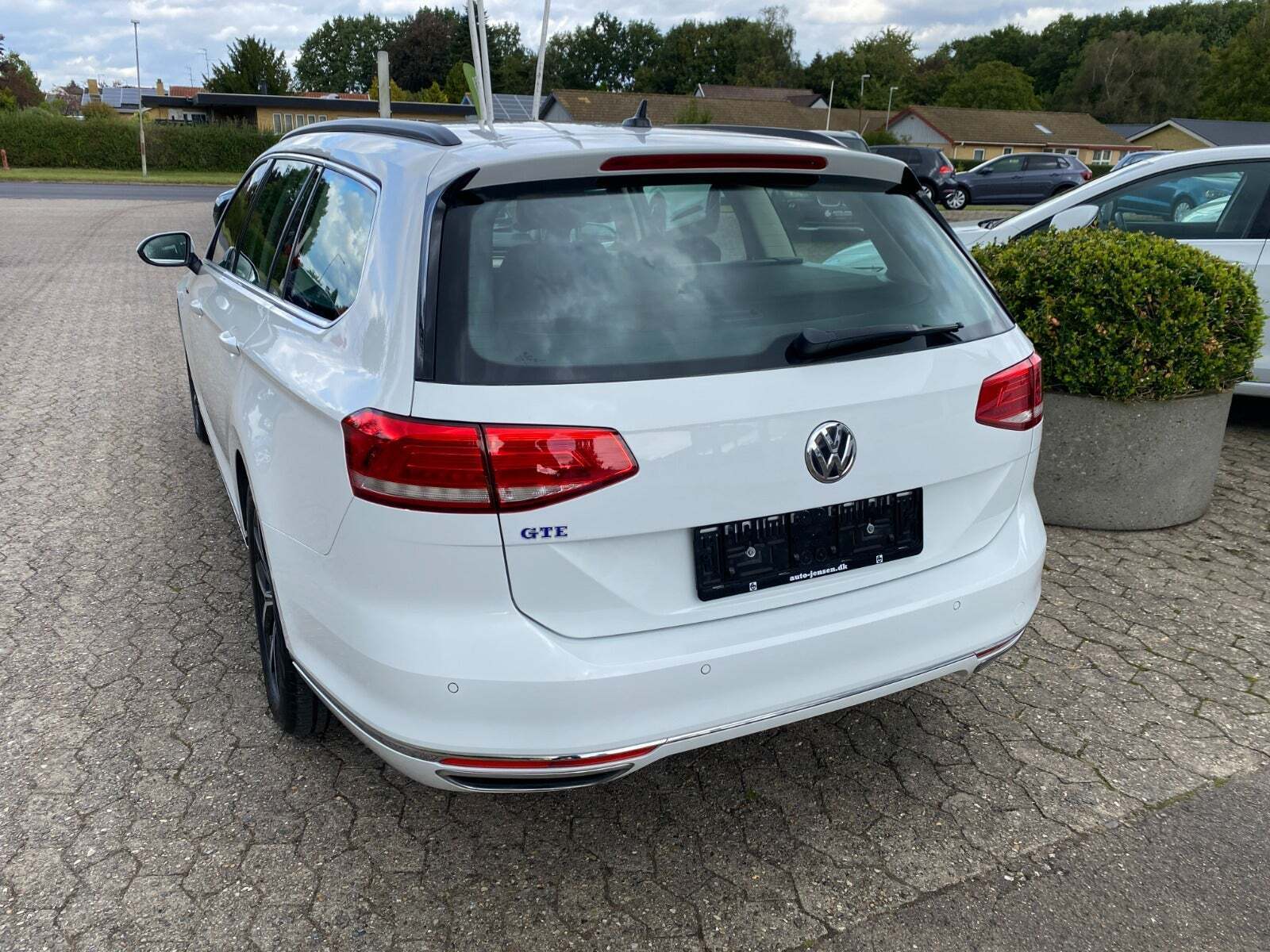 Hvid VW Passat fra 2017