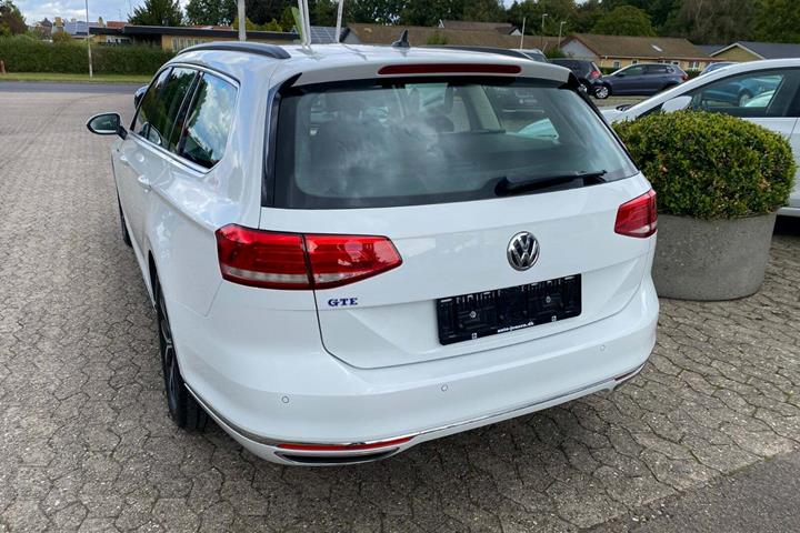 Hvid VW Passat fra 2017