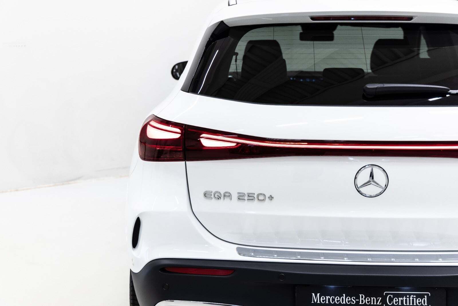 Hvid Mercedes EQA250+ fra 2025