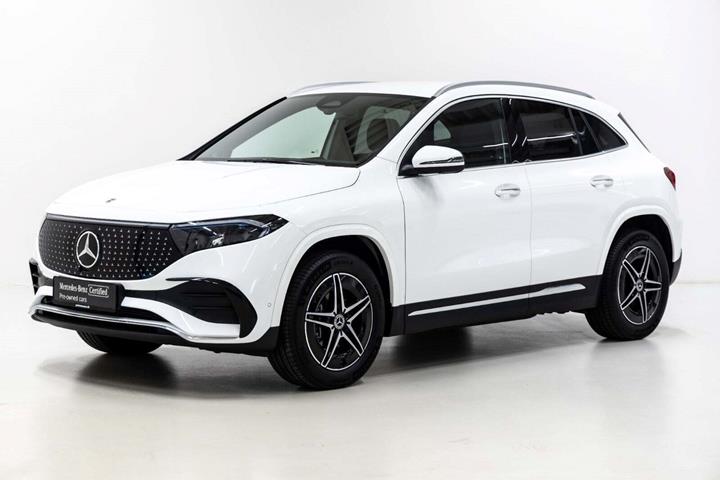 Hvid Mercedes EQA250+ fra 2025 set udefra