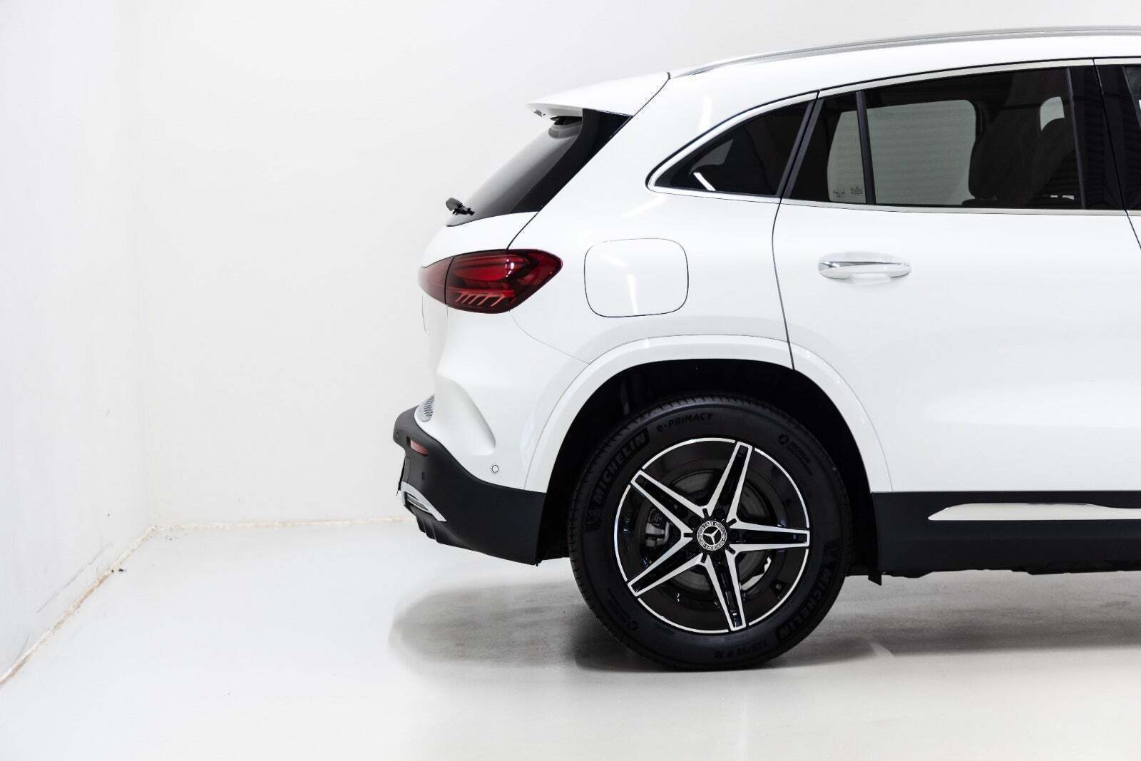 Hvid Mercedes EQA250+ fra 2025