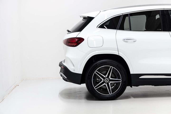 Hvid Mercedes EQA250+ fra 2025