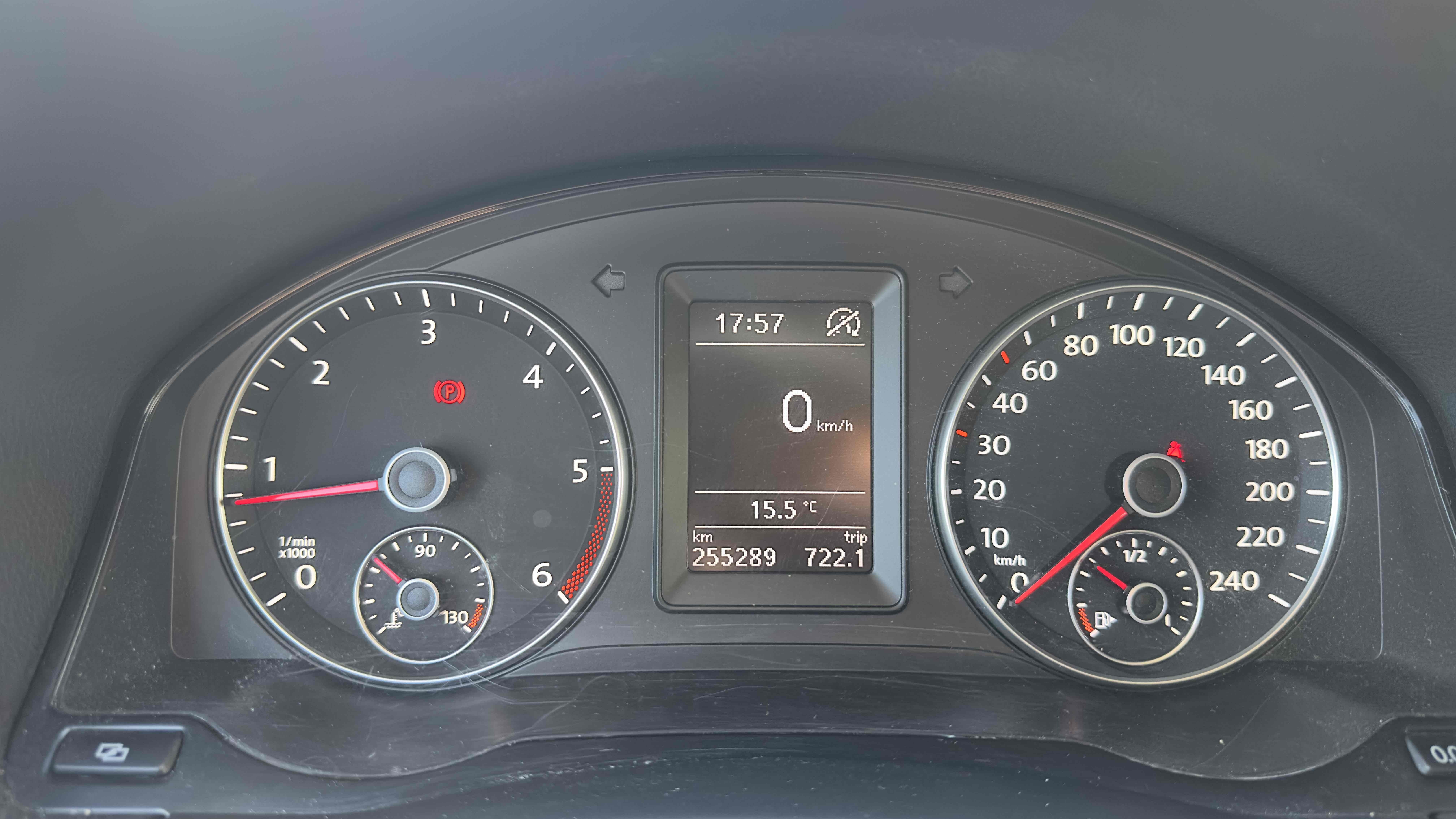 Grå VW Golf Plus fra 2011