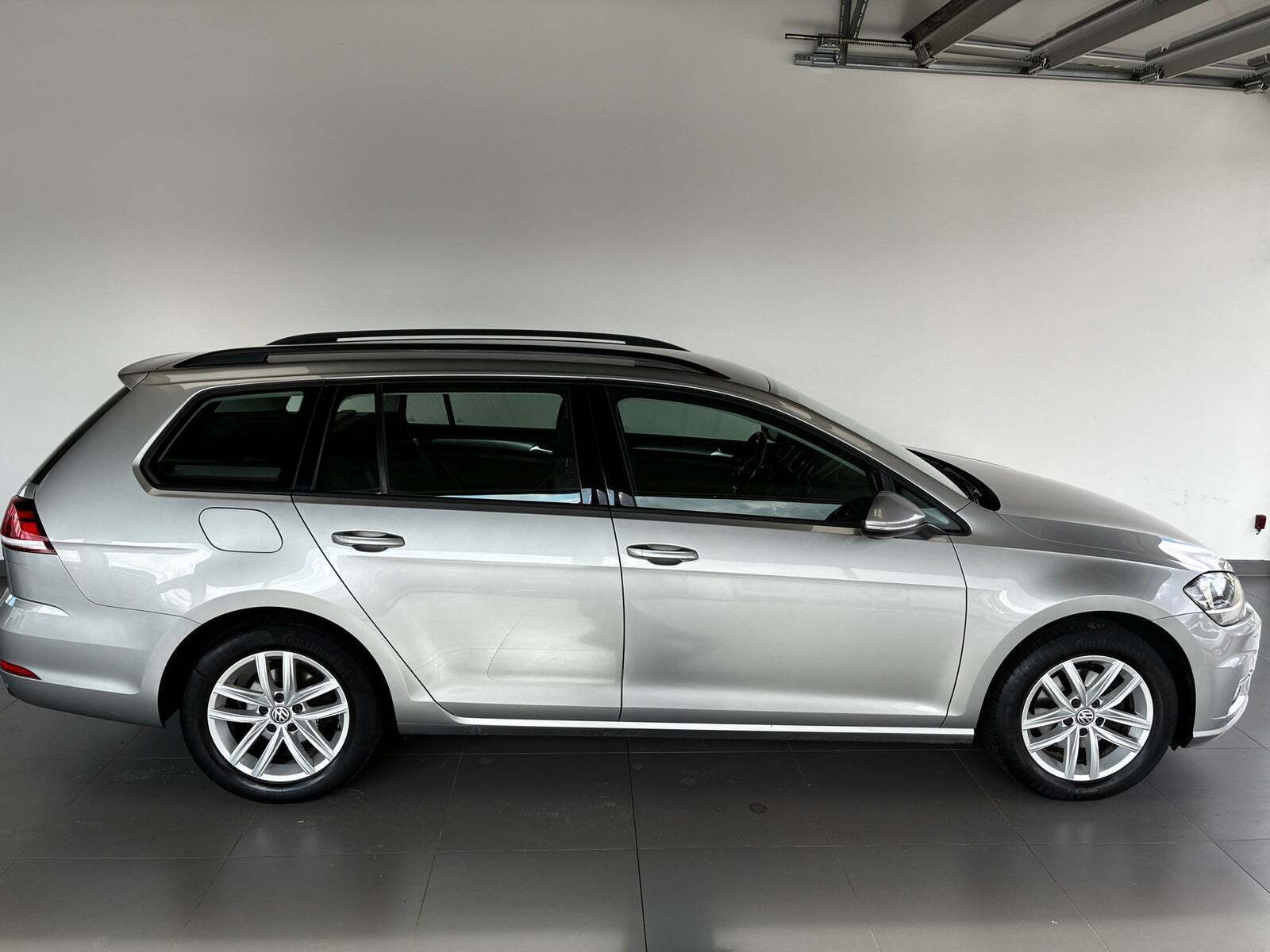 Orange VW Golf VII fra 2019