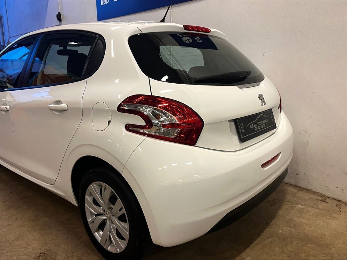 Hvid Peugeot 208 fra 2012