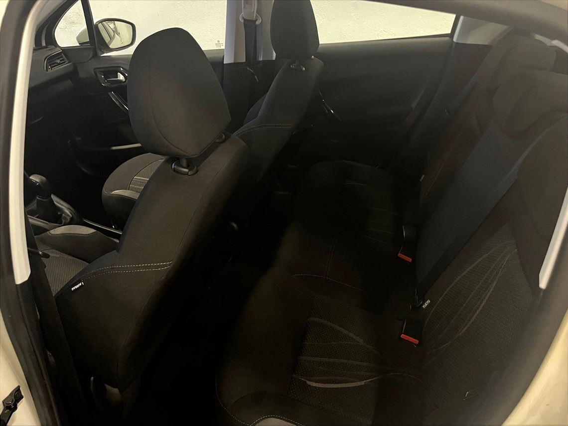Hvid Peugeot 208 fra 2012