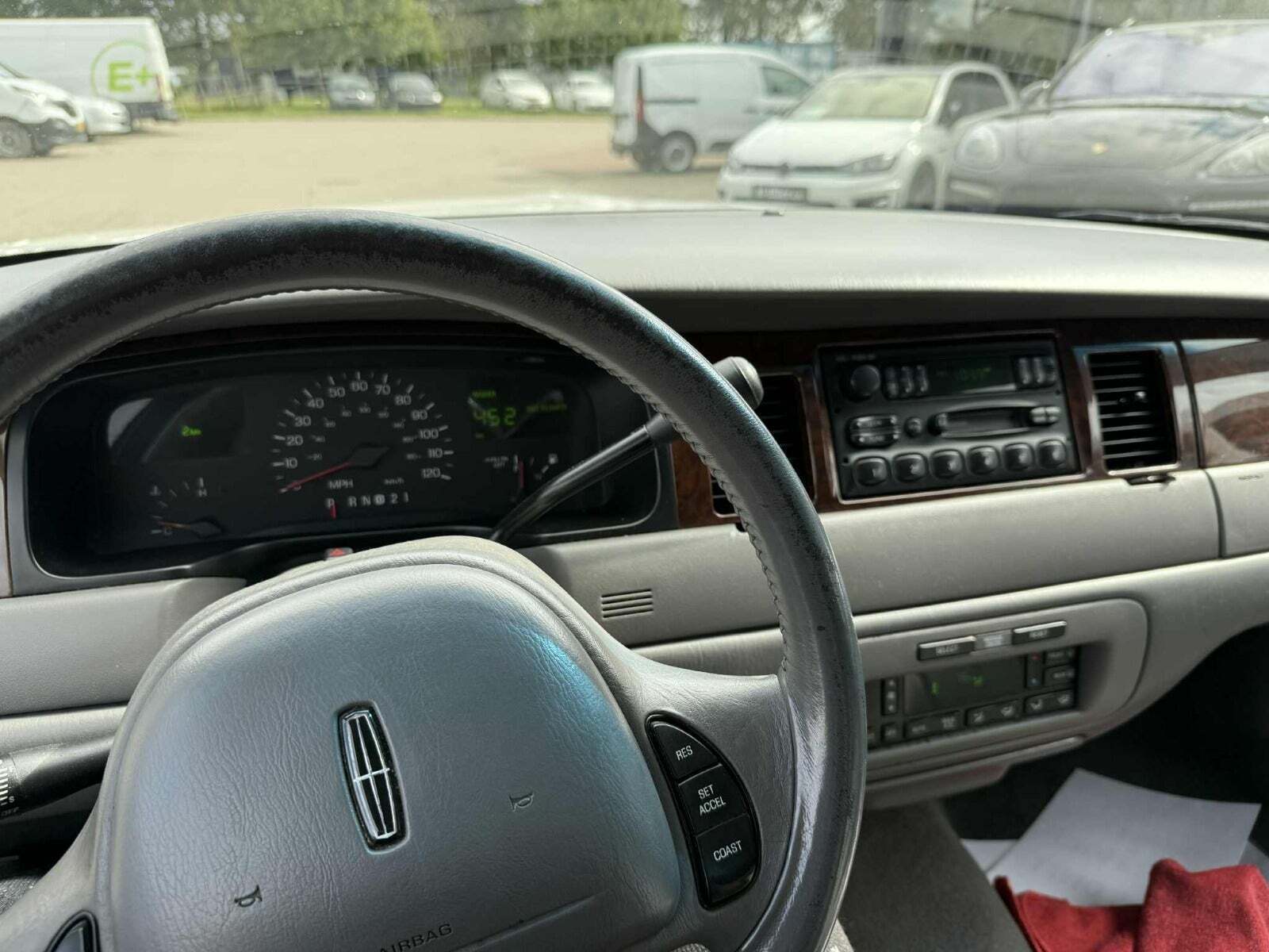 undefined Ford Town Car fra 1997 set indefra