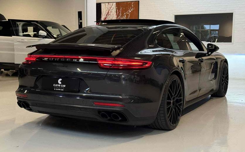 Porsche Panamera 4S