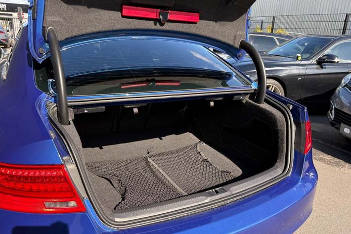 Blå Audi RS5 fra 2012