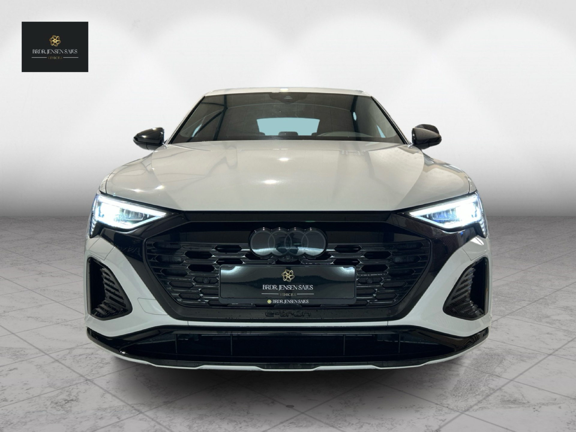 Hvid Audi Q8 fra 2023