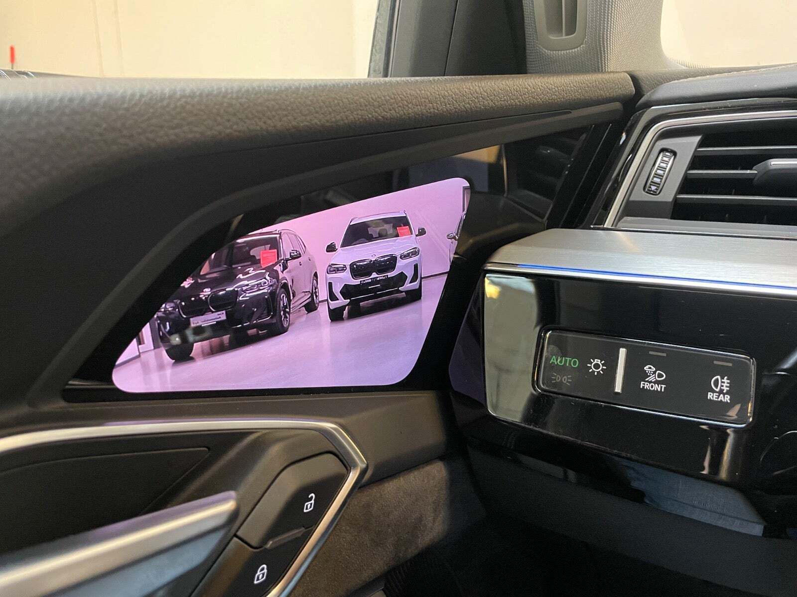 Hvid Audi e-tron fra 2020