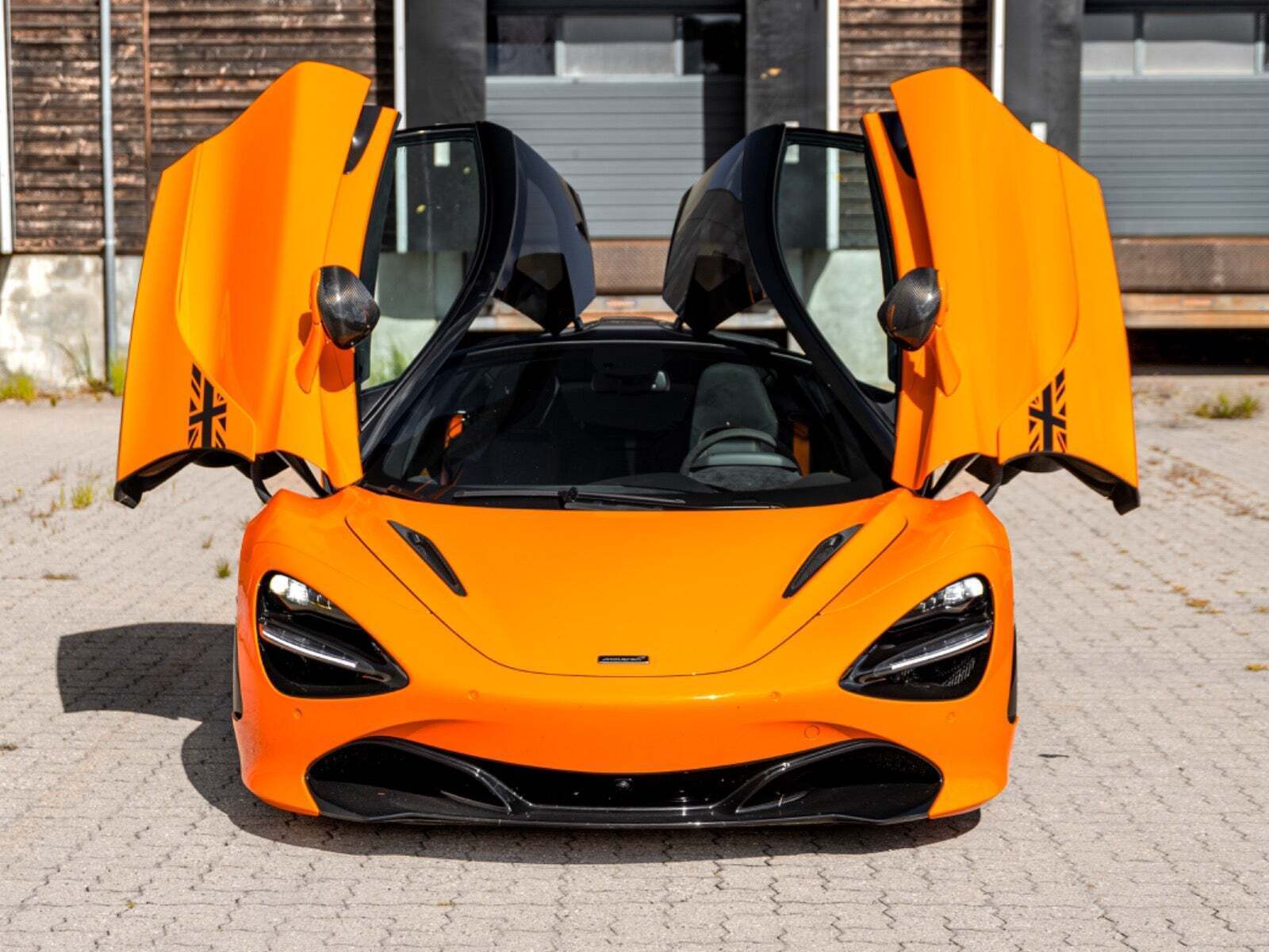 Orange McLaren 720S fra 2020 set udefra