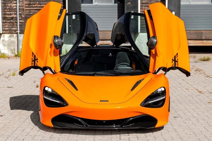 Orange McLaren 720S fra 2020 set udefra