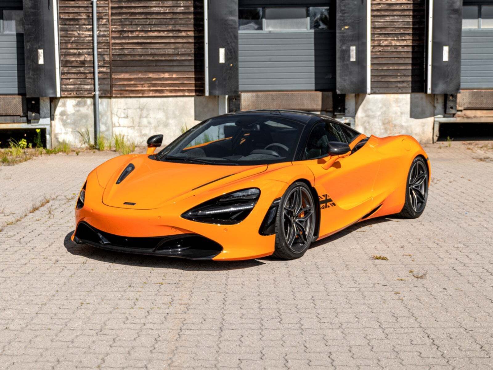 Orange McLaren 720S fra 2020 set udefra