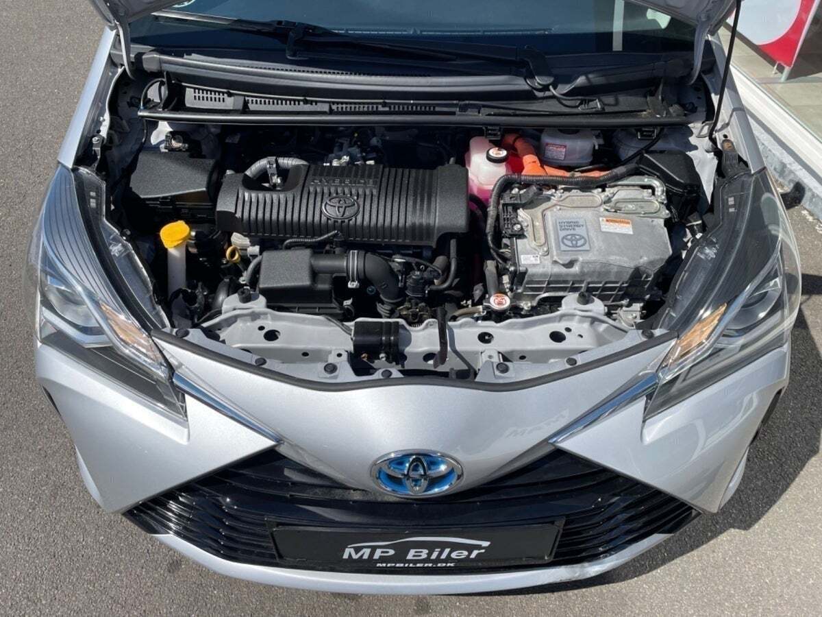 Sølv Toyota Yaris fra 2019