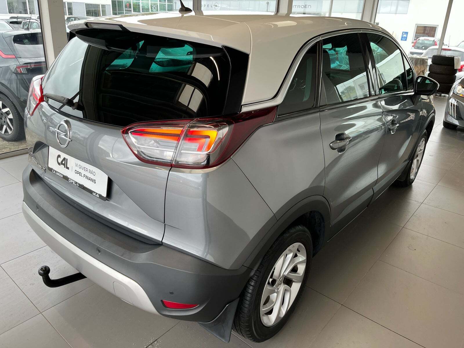 Grå Opel Crossland X fra 2018