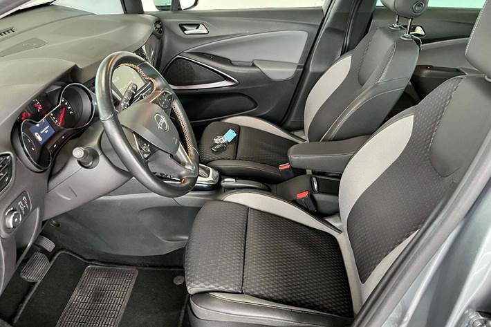 Grå Opel Crossland X fra 2018