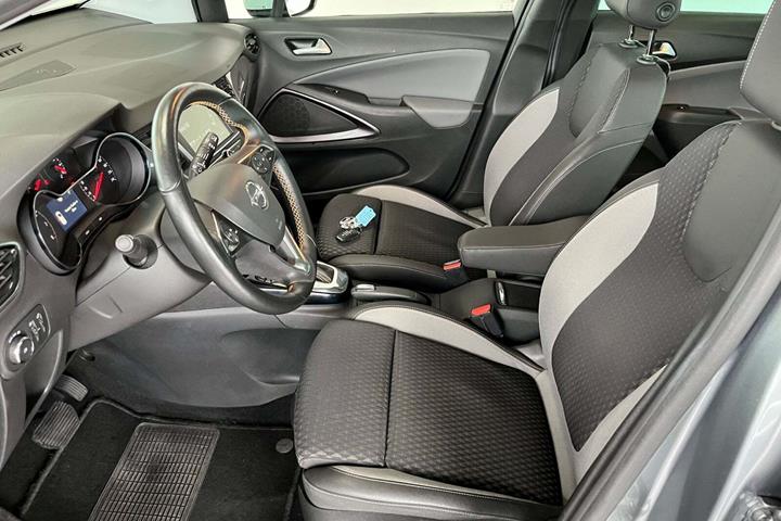 Grå Opel Crossland X fra 2018
